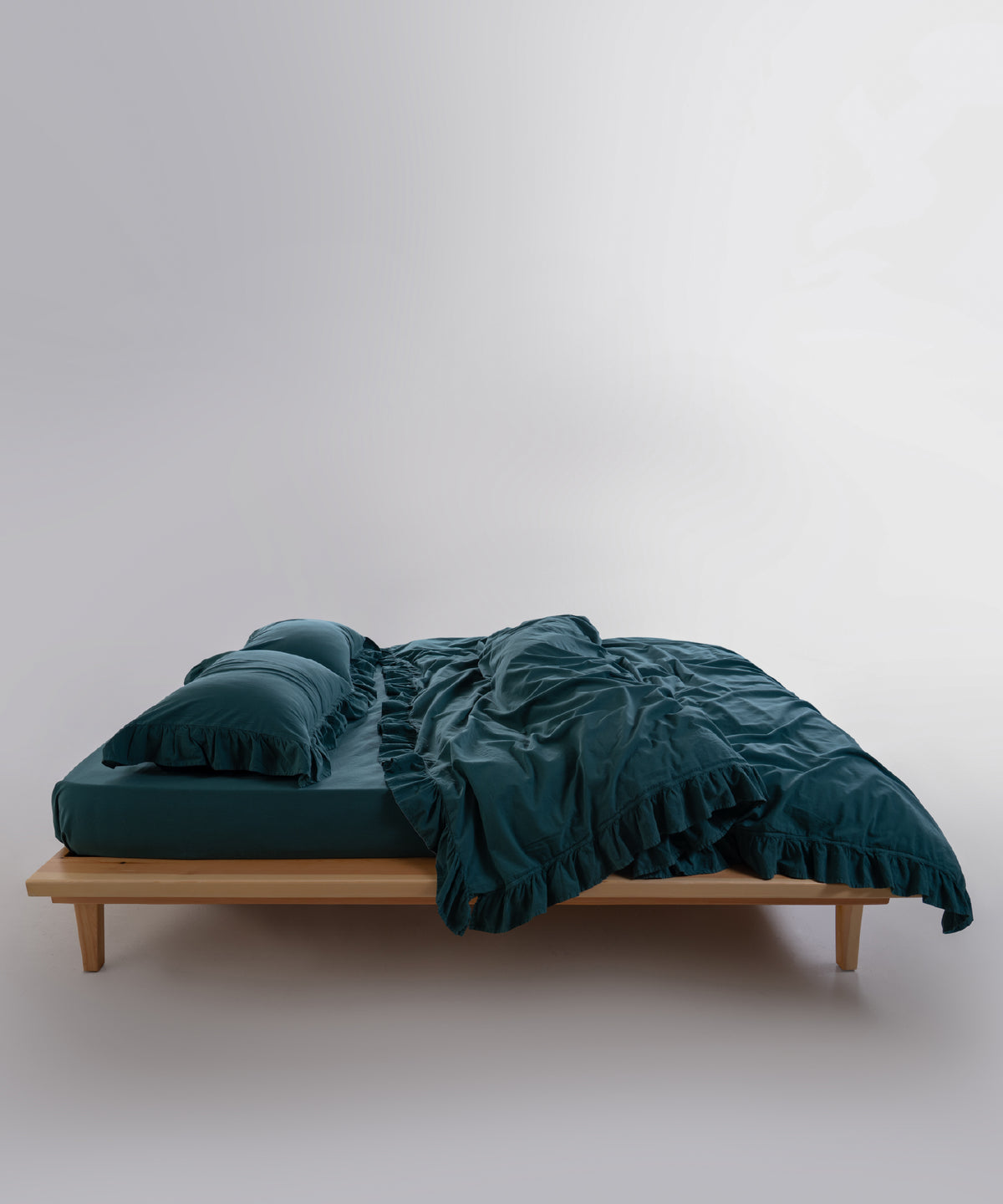 Dark Green stonewashed taş yıkamalı kumaşın yumuşak doku detayı